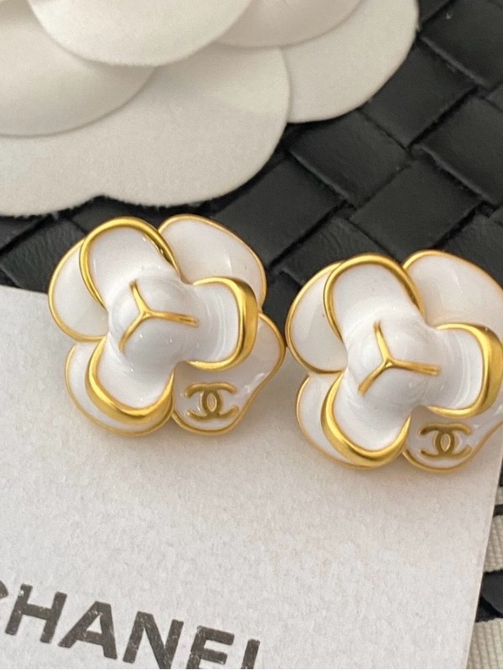 CHANEL White Camellia Flower Earrings with the box&bag. 20mm - Picture 2 of 13